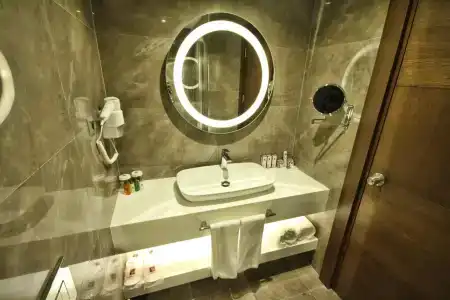 B Business & Spa - 8