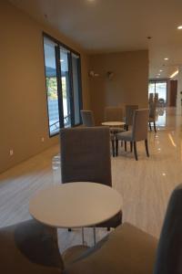 Airport Avenue - 11