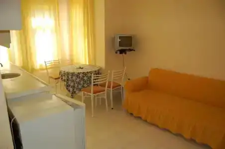 Side Linda Apart - 3
