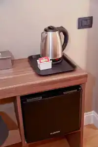 7th Floor Suite - 25