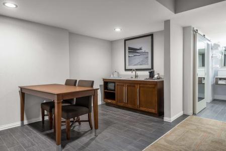 Hampton Inn - Suites-Civic Center - 50