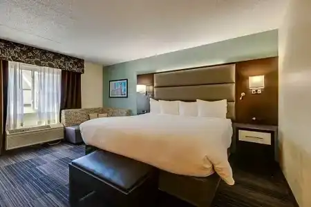 Club Nashville Inn & Suites - 21