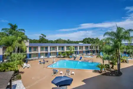Clarion Inn & Suites Central Beach - 33