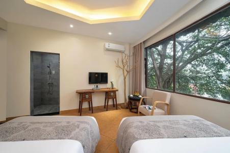 Guilin Crystal Crescent Moon - 91