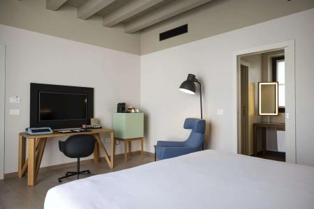 Savona 18 Suites - 42