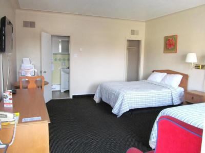Knights Inn Ontario - 3