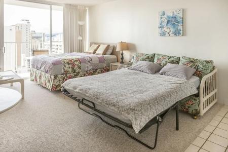 Tropical Studios At Marine Surf Waikiki - Free Parking - Best Location - Full Kitchen - Swimming Pool - 80