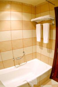 Al Liwan Suites - 27