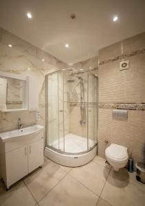 Royal Garden Suite - 32