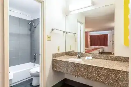 6-San Antonio, Tx - South Ww White Rd - 22