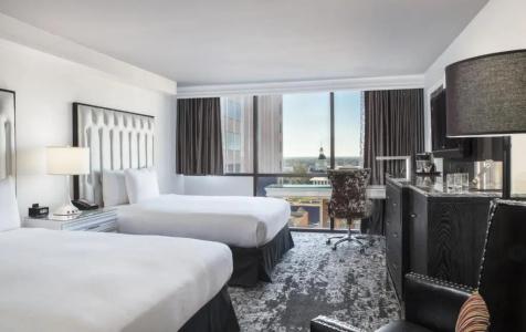 DoubleTree by Hilton - 32
