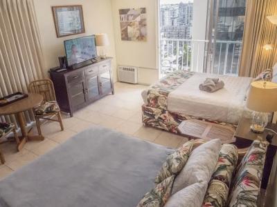 Tropical Studios At Marine Surf Waikiki - Free Parking - Best Location - Full Kitchen - Swimming Pool - 178