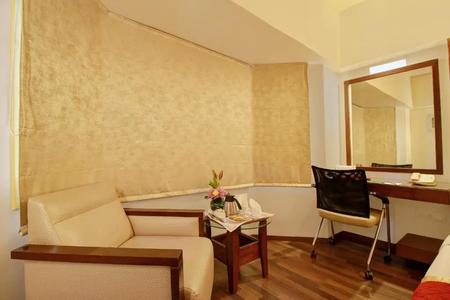 Monarch Luxur - Infantry Road - 33