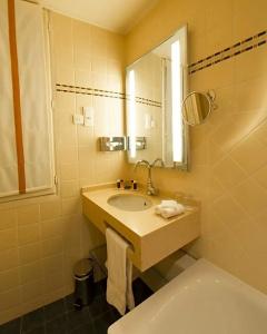 Le Relais Montmartre - 40