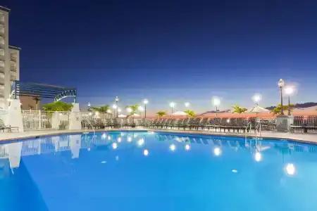 Holiday Inn & Suites, An Ihg - 13