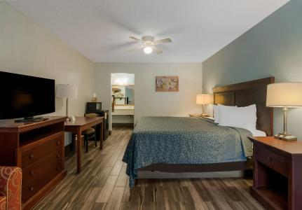 Econo Inn & Suites - 41