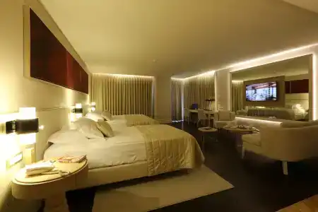 Charisma De Luxe - 0