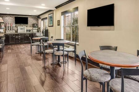 Quality Inn & Suites Dallas-Cityplace - 24