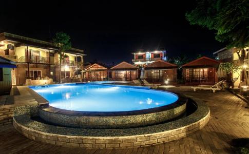The Lakeside Retreat - 14