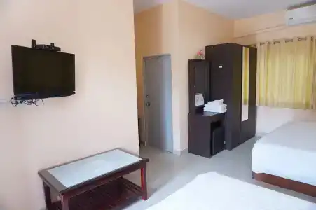 Jirasin & Apartment - 2