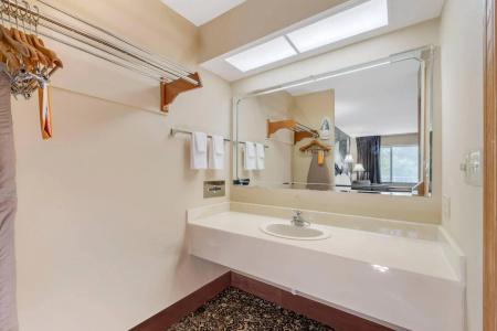 Quality Inn South - 9