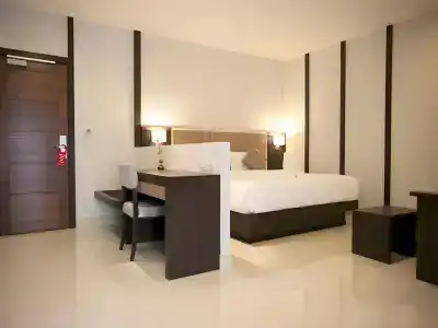 April Suites - 3