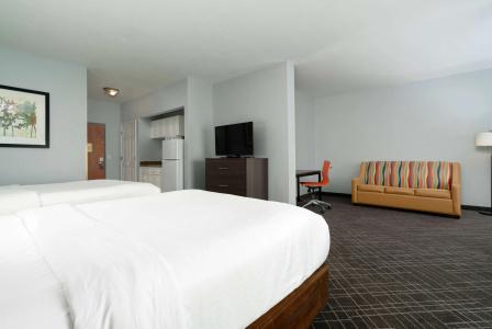 Baymont by Wyndham Riverwatch - 4