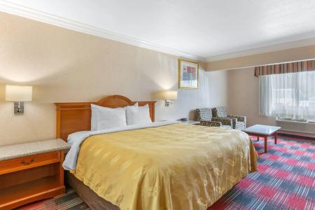 Quality Inn & Suites Oceanside Near Camp Pendleton - 33