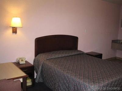 Pinn Road Inn and Suites Lackland AFB and Seaworld - 4