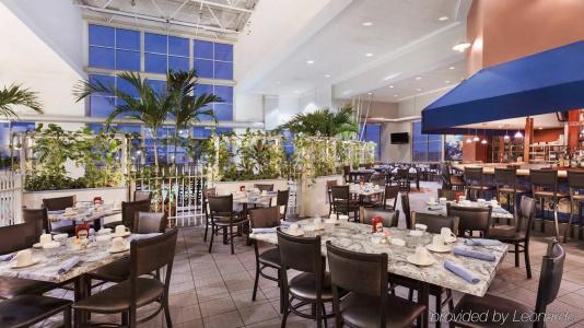 Holiday Inn & Suites, An Ihg - 23