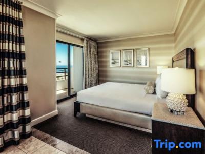 The Waterfront Beach Resort, A Hilton - 226