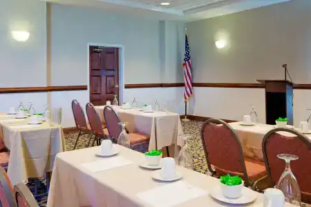 Holiday Inn & Suites, An Ihg - 21