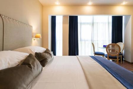 Best Western Plus Embassy - 38