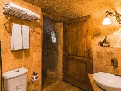 Atilla's Cave - 352