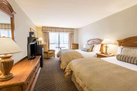 Ramada by Wyndham & Conference Center - 5