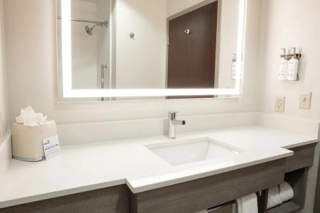 Holiday Inn Express & Suites West - 36