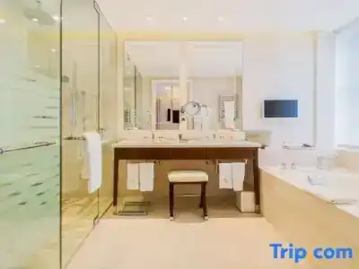 The Ritz-Carlton, - 122