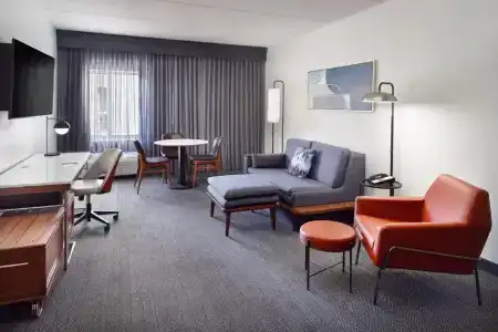 Courtyard by Marriott Broadway - 53
