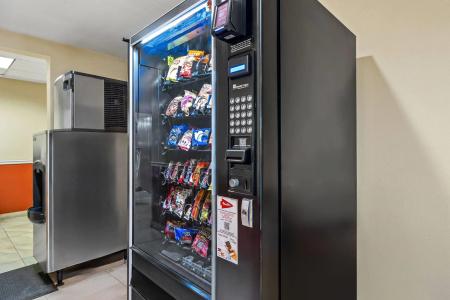 Super 8 by Wyndham Marana/Tucson Area - 12