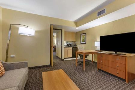 Best Western Plus Thunderbird Suites - 92