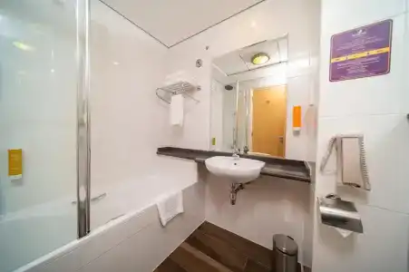 Premier Inn Dubai Silicon Oasis - 7
