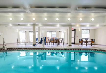 Courtyard by Marriott - 14