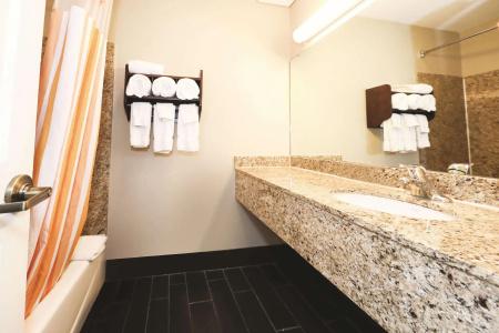 La Quinta Inn by Wyndham near Cedar Point - 37