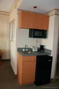 Hampton Inn West - 26