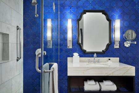 Triada, Autograph Collection - 28