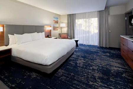 DoubleTree by Hilton - 29