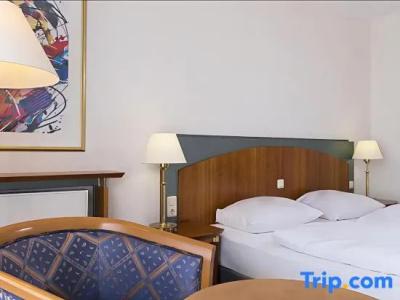 Ramada by Wyndham Weimar - 48