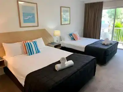 Outrigger Burleigh - 22