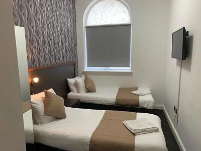 Trivelles - Manchester - Cross Lane - 47