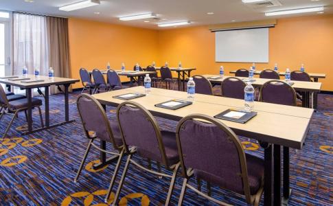 Courtyard by Marriott Broadway - 19